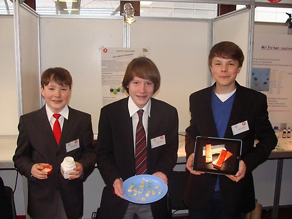 Tobias Heinze, Felix Gronau, Florian Zippel: Chemie 3. Platz Schüler experimentieren