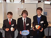 Tobias Heinze, Felix Gronau, Florian Zippel: Chemie 3. Platz Schüler experimentieren